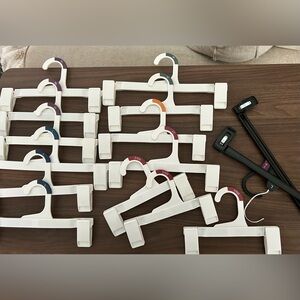 Lot of 22 Plastic Assorted Retail Hangers, Pinch hangers, assorted sizes  NEW